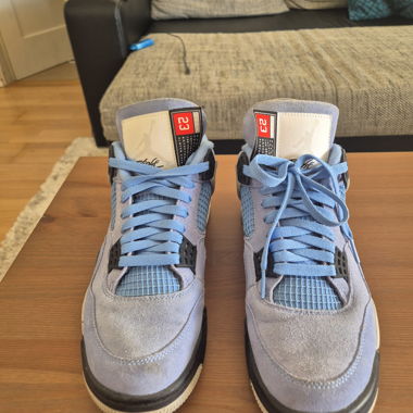 Jordan 4 blau