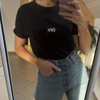 T-shirt off