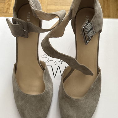 Suede pointed flats