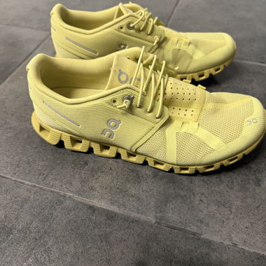 Baskets On Running jaunes
