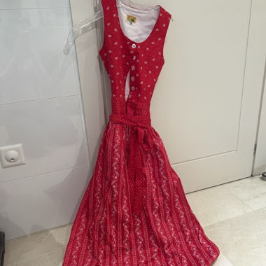 Dirndl rosso per bambini