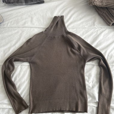 Maglione in maglia a coste con cerniera
