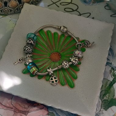 Bracelet Pandora avec 11 charmes 