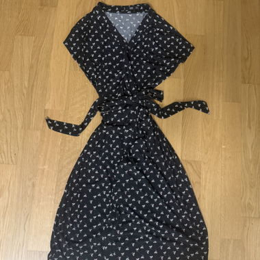 Mango Wickelkleid mit Blumenmuster, Grösse S