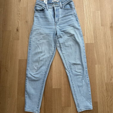 Levi's High Waisted Mom Jeans