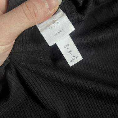 Schwarzes Langarm-T-Shirt