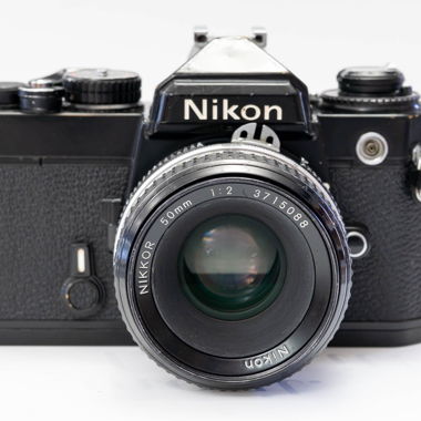 Nikon FE mit 50mm 1:2