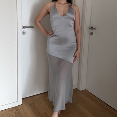 Robe longue satinée 