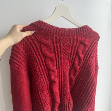 Roter Strickpulli
