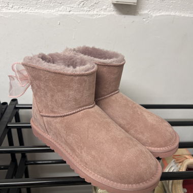Pink winter boots