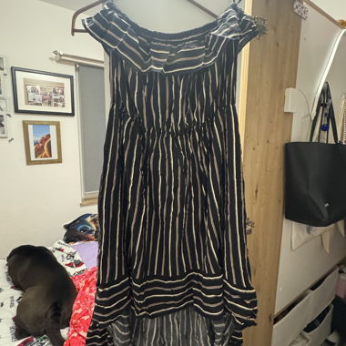 Robe noire rayée