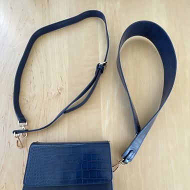 dunkel blaue ONLY Tasche