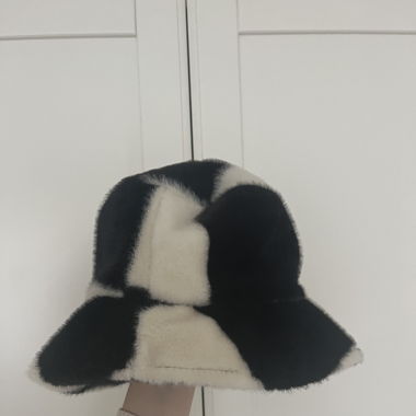 Kariert-gefütterter Bucket Hat in Schwarz-Weiß