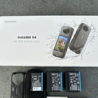 Insta360 X4 Adventure Pack & 3 batteries 