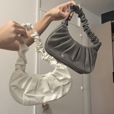 2 ähnliche Handtaschen grau weiss