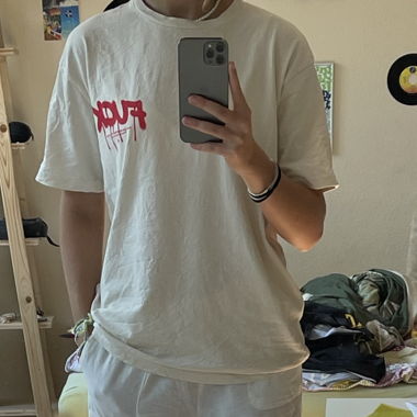 T-Shirt mit Schrift Aufzug 