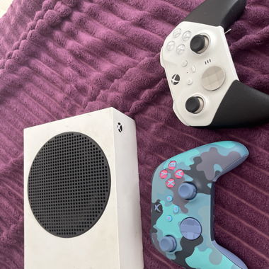 Xbox Series S con 2 controller 1 controller Elite