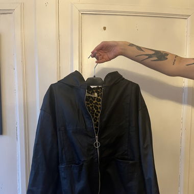 Lederjacke mit Leo-Muster 