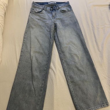 Jeans Subdued, avec ailes d’ange