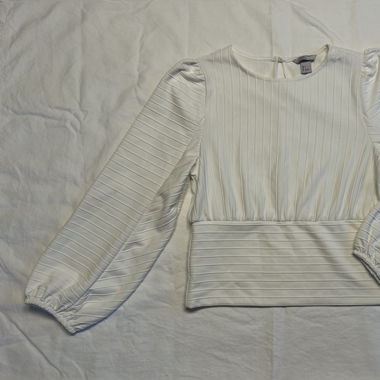 Weisse Bluse mit Textur