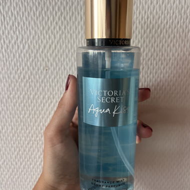 Victoria's Secret Agua Kiss Body Mist