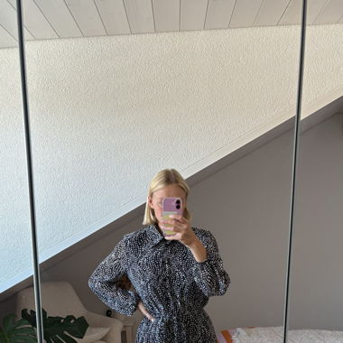 Kragen Kleid
