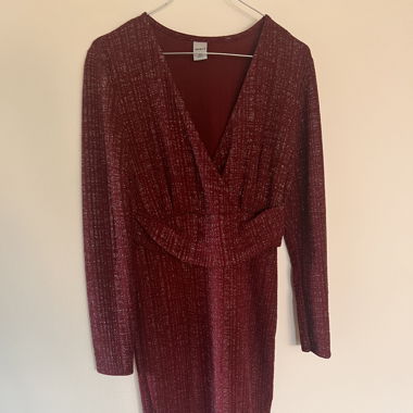 Robe rouge pailletée 
