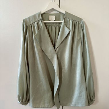 Grau-grüne elegante Bluse
