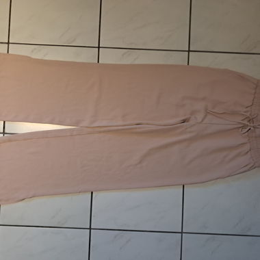 Pantalone largo in tessuto rosa con elastico in vita