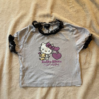 Chemise Hello Kitty avec dentelle