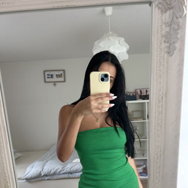 grünes Bandeaukleid von Zara