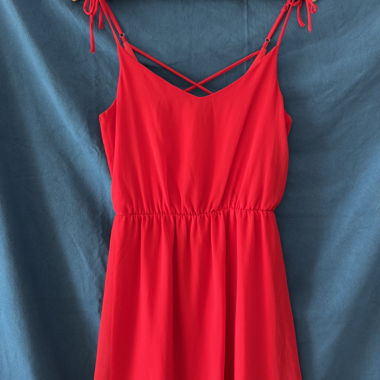 rotes Tüllkleid