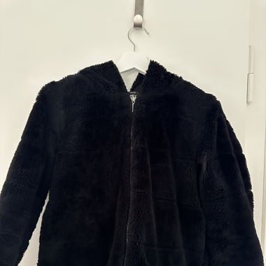 Veste poilue noire