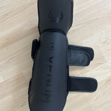 Venum Shinguards