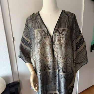 Kaftan stampato grigio