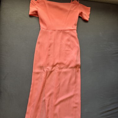 Kleid korallenrot