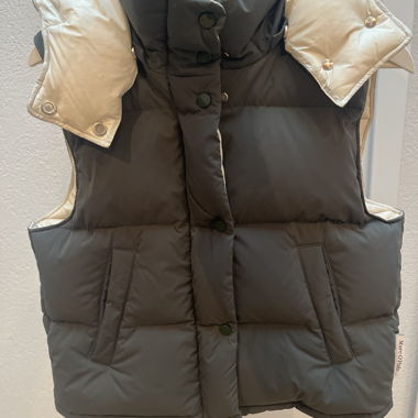 Gilet trapuntato con cappuccio rimovibile