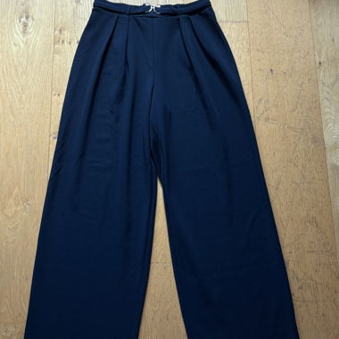 Pantalon noir à jambes larges
