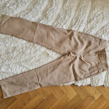 Pantaloni beige eleganti
