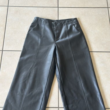 Schwarze Kunstlederhose Stradivarius