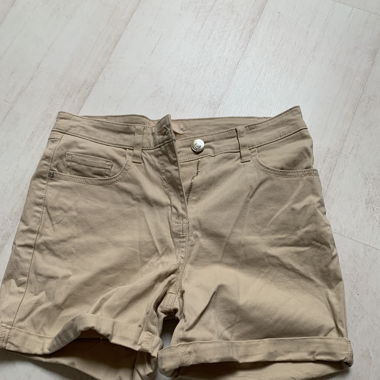 Short beige
