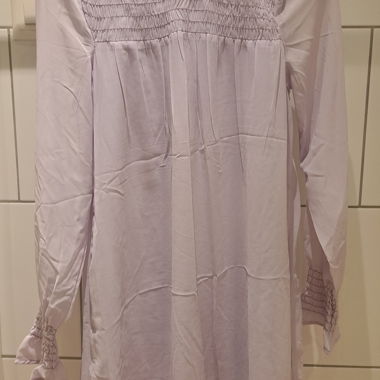 Lila Damenkleid