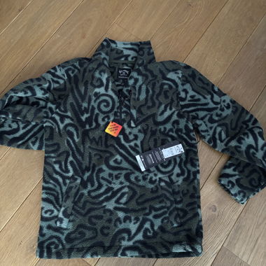 Billabong pullover size S