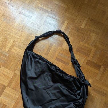 COS  Hitch Oversized Umhängetasche Nylon Satin 