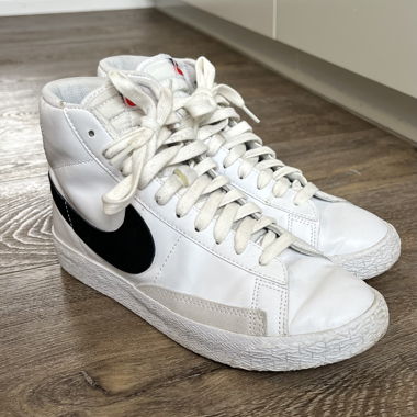 Baskets Nike Blazer Mid blanches/noires Taille 38.5