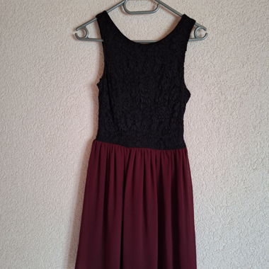 Schwarz/Bordeaux-Kleid