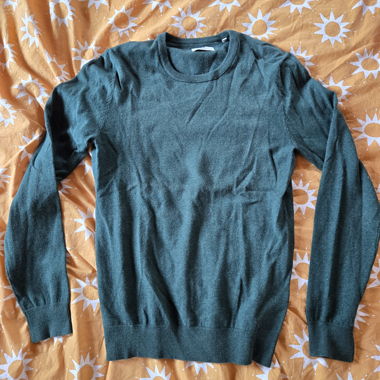 Grüner Pullover