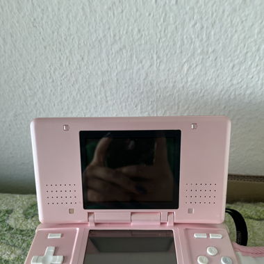 Nintendo DS rosa mit rosa Traghüll 