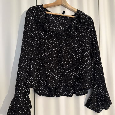 Blouse noire à pois