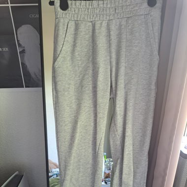 Graue jogginghose
